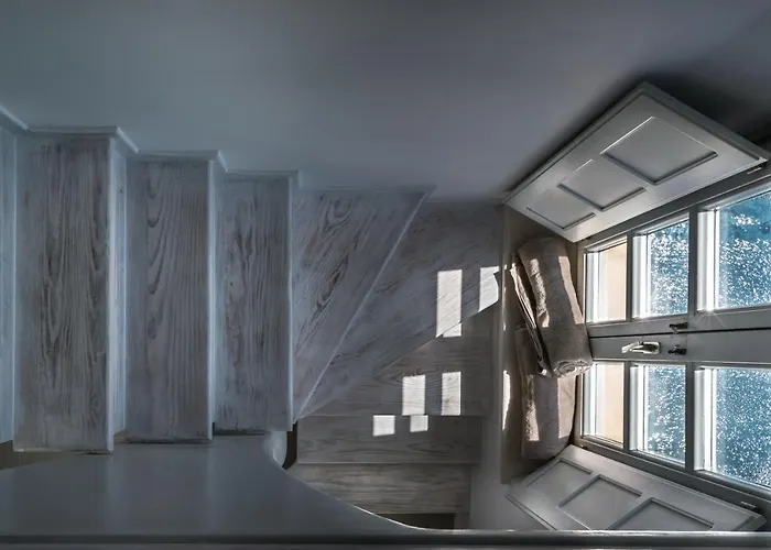 纳菲尔斯豪华套房酒店 酒店