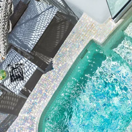 Nefeles Luxury 4* Fíra