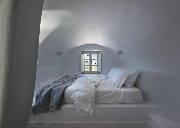 Hotel Nefeles Luxury Fira (Santorini)