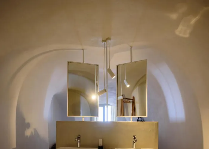 Nefeles Luxury Hotel Fira (Santorini)