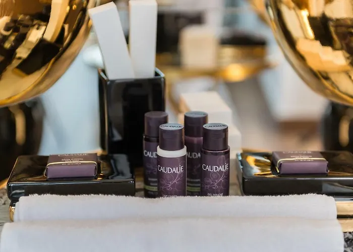 네펠레스 럭셔리 스위트 4* 산토리니